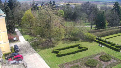 Příjezdová cesta k zámku