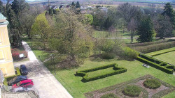 Příjezdová cesta k zámku