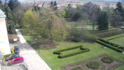 Příjezdová cesta k zámku