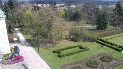 Příjezdová cesta k zámku