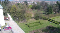 Příjezdová cesta k zámku