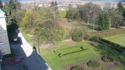 Příjezdová cesta k zámku