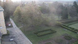 Příjezdová cesta k zámku