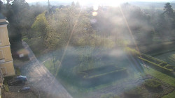 Příjezdová cesta k zámku