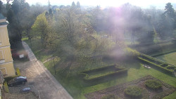 Příjezdová cesta k zámku