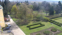 Příjezdová cesta k zámku