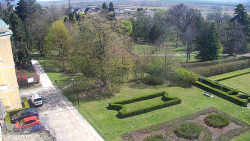 Příjezdová cesta k zámku