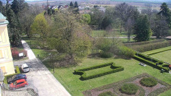 Příjezdová cesta k zámku