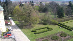 Příjezdová cesta k zámku