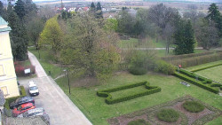 Příjezdová cesta k zámku