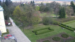 Příjezdová cesta k zámku