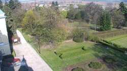 Příjezdová cesta k zámku