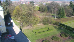 Příjezdová cesta k zámku