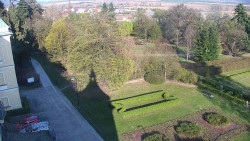 Příjezdová cesta k zámku