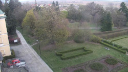 Příjezdová cesta k zámku