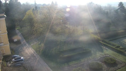 Příjezdová cesta k zámku