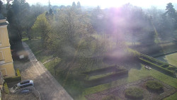 Příjezdová cesta k zámku