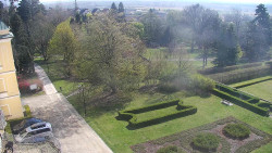 Příjezdová cesta k zámku