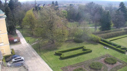 Příjezdová cesta k zámku