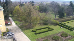 Příjezdová cesta k zámku