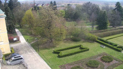 Příjezdová cesta k zámku