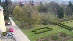 Příjezdová cesta k zámku