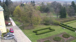 Příjezdová cesta k zámku