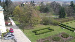 Příjezdová cesta k zámku