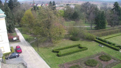 Příjezdová cesta k zámku