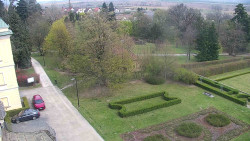 Příjezdová cesta k zámku