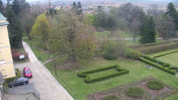 Příjezdová cesta k zámku