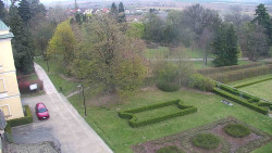 Příjezdová cesta k zámku