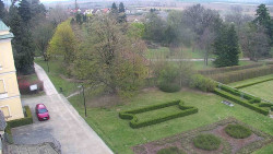 Příjezdová cesta k zámku