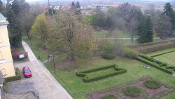 Příjezdová cesta k zámku