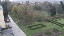 Příjezdová cesta k zámku