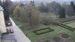 Příjezdová cesta k zámku