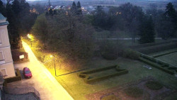 Příjezdová cesta k zámku