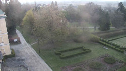 Příjezdová cesta k zámku