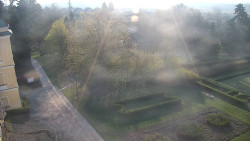 Příjezdová cesta k zámku