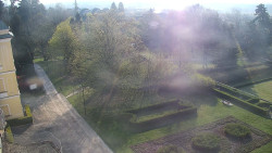 Příjezdová cesta k zámku