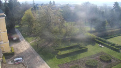 Příjezdová cesta k zámku