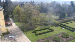 Příjezdová cesta k zámku