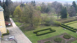 Příjezdová cesta k zámku