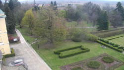 Příjezdová cesta k zámku