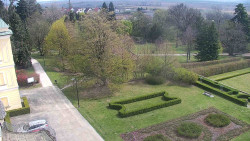 Příjezdová cesta k zámku