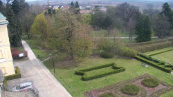 Příjezdová cesta k zámku