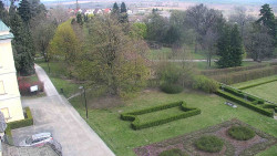 Příjezdová cesta k zámku