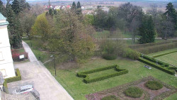 Příjezdová cesta k zámku