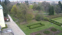 Příjezdová cesta k zámku