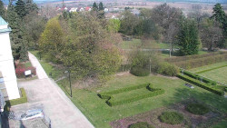 Příjezdová cesta k zámku